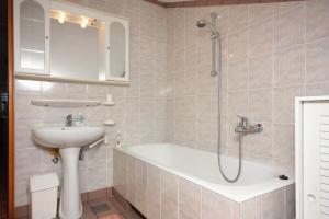 Koupelna v ubytování Apartments by the sea Malinska (Krk) - 5290 + 21 fotografií