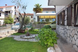 Fotografia z galérie ubytovania Apartments by the sea Njivice, Krk - 5311 v Njivice