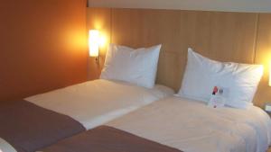 Rúm í herbergi á ibis Hotel Brussels Expo Atomium