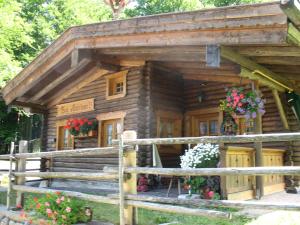 Galeriebild der Unterkunft Almbrünnerl die Almhütte auf der Raffner Alm in Ruhpolding