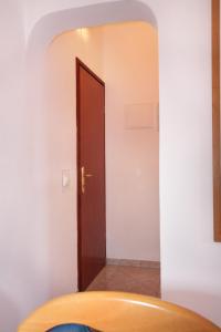 Galeriebild der Unterkunft Apartments with a swimming pool Baska, Krk - 5354 in Baška