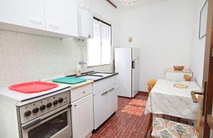 Kuchyň nebo kuchyňský kout v ubytování Apartments with a parking space Krk - 5318 + 25 fotografií
