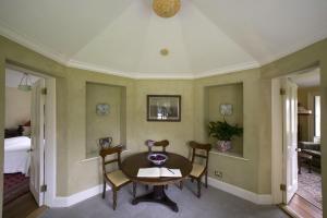 a dining room with a table and chairs at Salterbridge Gatelodge in Cappoquin