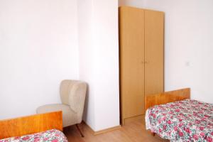 Postel nebo postele na pokoji v ubytování Apartment Punat 5428a