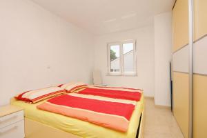 Postel nebo postele na pokoji v ubytování Apartment Pinezici 5464b