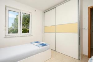 Postel nebo postele na pokoji v ubytování Apartment Pinezici 5464b