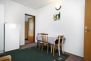 Galeriebild der Unterkunft Apartments and rooms with parking space Stara Baska, Krk - 5447 in Stara Baška