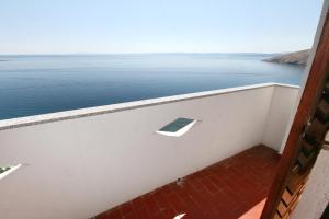 Galeriebild der Unterkunft Apartments and rooms with parking space Stara Baska, Krk - 5447 in Stara Baška