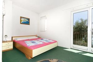 Galeriebild der Unterkunft Apartments and rooms with parking space Stara Baska, Krk - 5447 in Stara Baška