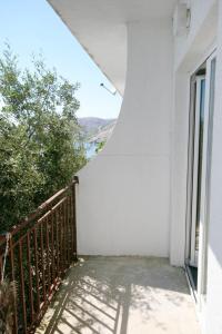 Galeriebild der Unterkunft Apartments and rooms with parking space Stara Baska, Krk - 5447 in Stara Baška