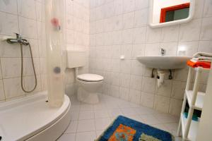 Galeriebild der Unterkunft Apartments and rooms with parking space Stara Baska, Krk - 5447 in Stara Baška