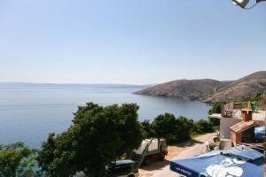 Galeriebild der Unterkunft Apartments and rooms with parking space Stara Baska, Krk - 5447 in Stara Baška
