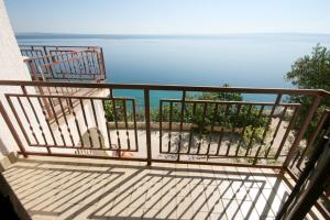 Galeriebild der Unterkunft Apartments and rooms with parking space Stara Baska, Krk - 5447 in Stara Baška