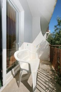 Galeriebild der Unterkunft Apartments and rooms with parking space Stara Baska, Krk - 5447 in Stara Baška