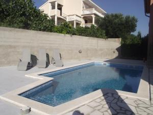 Bazén v ubytovaní Apartment Novi Vinodolski 5479c alebo v jeho blízkosti