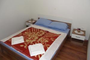 Postel nebo postele na pokoji v ubytování Apartments with a swimming pool Novi Vinodolski - 5479