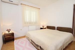 Postel nebo postele na pokoji v ubytování Apartments with a swimming pool Novi Vinodolski - 5479 + 37 fotografií