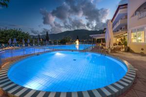 Bassein majutusasutuses Koukounaria Hotel & Suites või selle lähedal