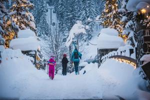 Cozy 1BR Walk to Gondola, Sleep 4, Free Parking v zimě
