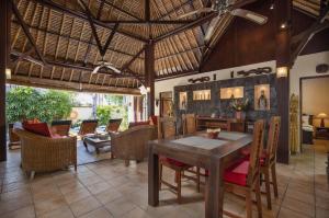 Posezení v ubytování Alam Anda Ocean Front Resort & Spa CHSE Certified