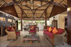 Posezení v ubytování Alam Anda Ocean Front Resort & Spa CHSE Certified