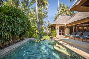 Bazén v ubytování Alam Anda Ocean Front Resort & Spa CHSE Certified nebo v jeho okolí