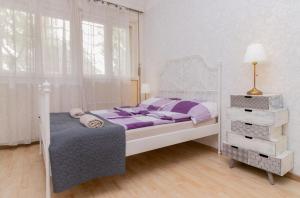 Posteľ alebo postele v izbe v ubytovaní Aurora Main Street Apartment