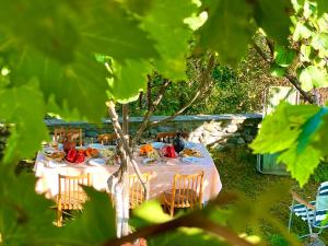 Taman di luar Home Inn-Guesthouse