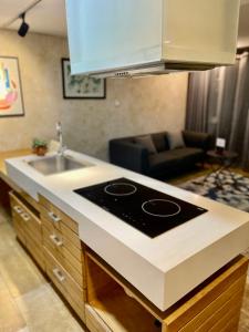 Kuchyň nebo kuchyňský kout v ubytování The Palmian City Center Serviced Apartment