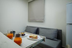 Posedenie v ubytovaní Central Corner Apts - Charming Apartments for 3 in the Heart of the City Perfect for Memorable Summer Experiences By Villa Mana Gers