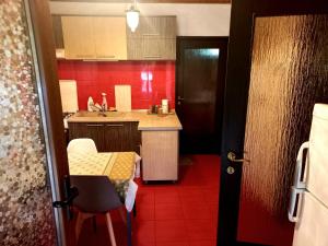 Η κουζίνα ή μικρή κουζίνα στο CASA ARTEMI +23 φωτογραφίες