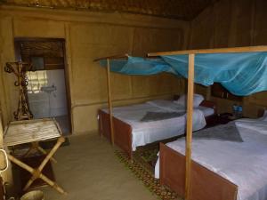 Postel nebo postele na pokoji v ubytování Bardia Eco Lodge