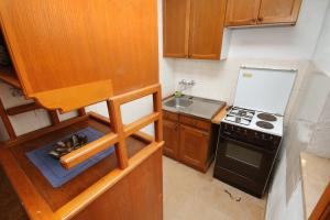 Kuchyň nebo kuchyňský kout v ubytování Apartments by the sea Sumartin, Brac - 5615