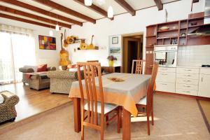 a kitchen and living room with a table and chairs at Apartment Klenovica 5580b in Klenovica