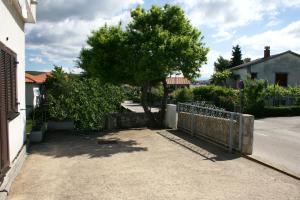 Galeriebild der Unterkunft Apartments with a parking space Krk - 5364 in Krk