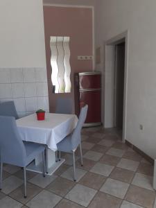 Küche/Küchenzeile in der Unterkunft Apartments with a parking space Krk - 5364