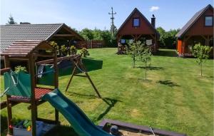 Ο χώρος παιχνιδιού για παιδιά στο 2 Bedroom Beautiful Home In Kolczewo