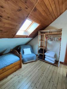 a bedroom with two bunk beds and a window at La Belle Escale in Gap