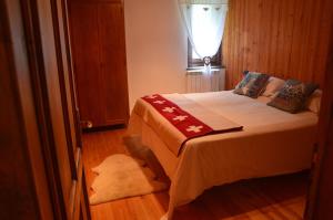 Ein Bett oder Betten in einem Zimmer der Unterkunft Chalet Svizzero Val Ferret