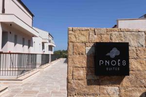 Certifikát, hodnocení, plakát nebo jiný dokument vystavený v ubytování Pnoes Luxury Suites