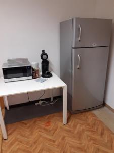 Kuchyň nebo kuchyňský kout v ubytování Studio central airco et local vélo