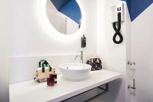 a bathroom with a white sink and a mirror at ibis Styles Toulon Centre Port in Toulon