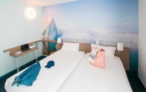 a hotel room with two beds with bags on them at ibis Styles Toulon Centre Port in Toulon