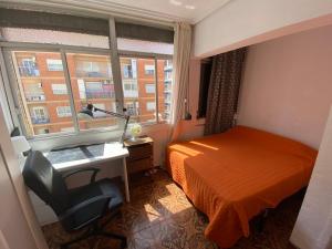 Posteľ alebo postele v izbe v ubytovaní Piso cerca de la playa - Act. Mauri 1B
