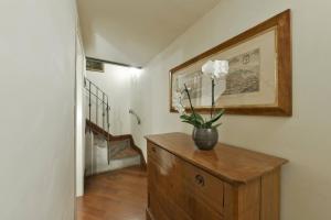 Kép Raffaello apartment with fireplace in Oltrarno szállásáról Firenzében a galériában