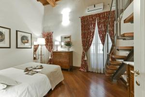 A bed or beds in a room at Raffaello apartment with fireplace in Oltrarno