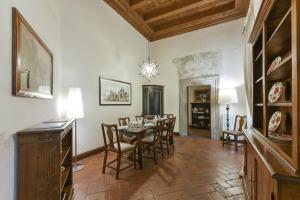 Kép Raffaello apartment with fireplace in Oltrarno szállásáról Firenzében a galériában