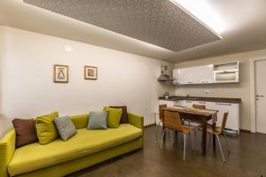 A kitchen or kitchenette at Maison Ginod & Les Fleurs
