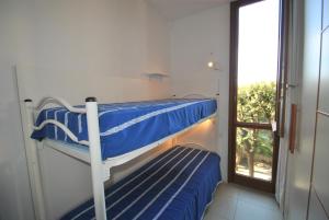 a bunk bed in a room with a window at Villa Angolino in Castiglioncello