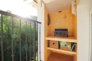 a room with a balcony with a stove and a window at Casa Pepa in Igualeja